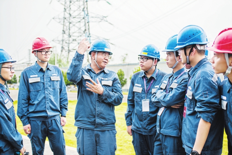 廣東電網(wǎng)東莞供電局變電管理二所檢修一班副班長何滿棠：“以匠人之心，守一畝三分地”