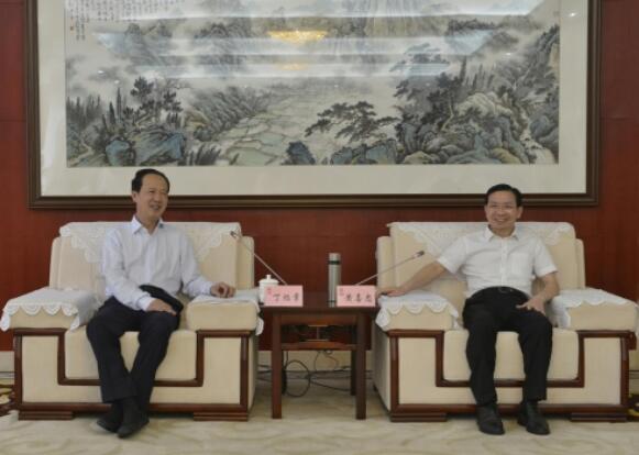 丁焰章拜會(huì)南昌市委副書記、市長(zhǎng)黃喜忠