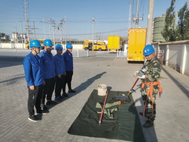 烏海電業(yè)局配電帶電作業(yè)中心：現(xiàn)場培訓求實效，技能素質(zhì)再提升