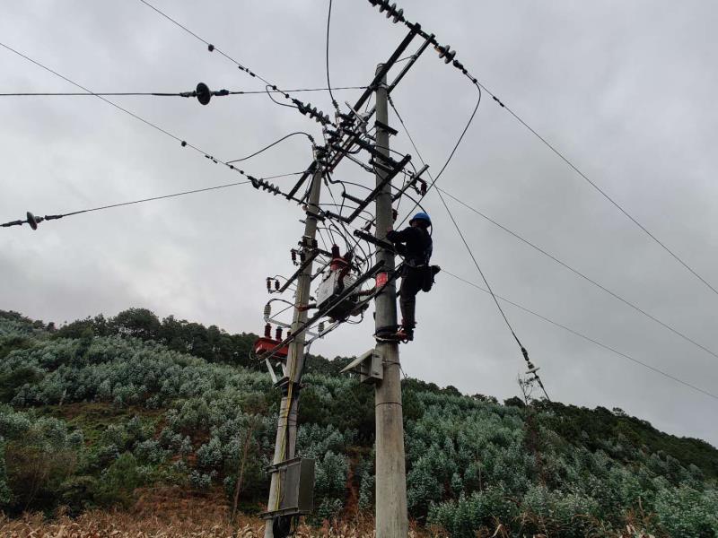 臨滄云縣供電局開(kāi)展線路維護(hù)消缺，大幅提升供電可靠性