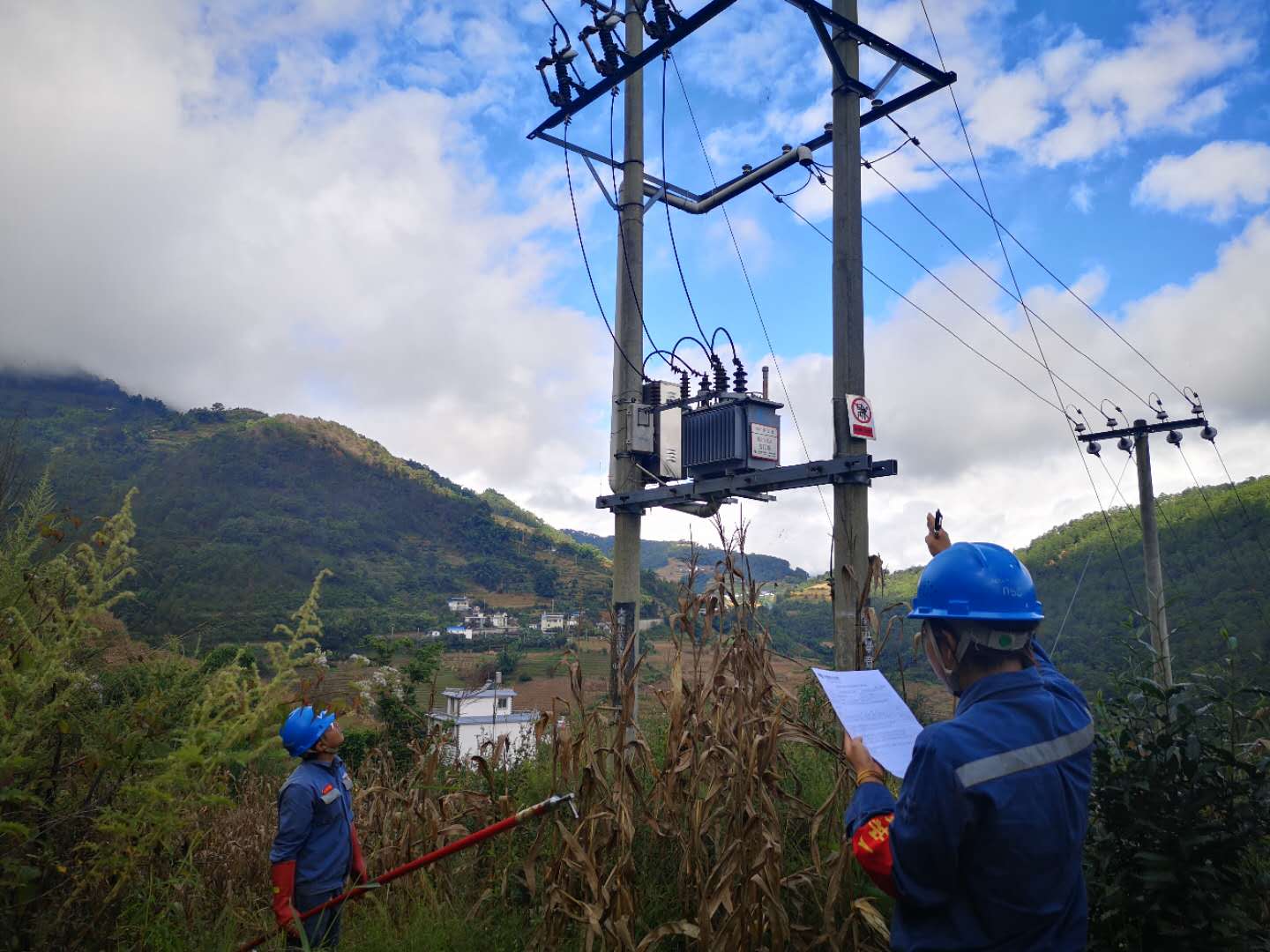 臨滄云縣供電局開(kāi)展線路維護(hù)改造，全面提升供電可靠性