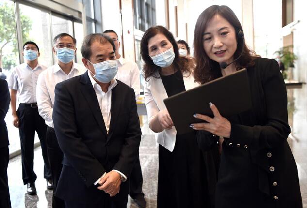 南方電網(wǎng)公司董事長、黨組書記孟振平調(diào)研鼎和保險公司