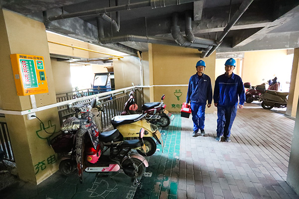 “小電驢”充電更安全了！寧?？h24393個充電接口完成升級改造