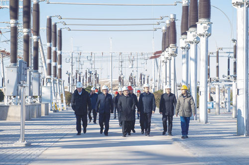 內(nèi)蒙古電力集團公司董事長、黨委書記賈振國深入阿拉善電業(yè)局調(diào)研