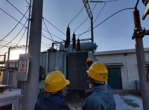 國網(wǎng)萊州市供電公司全力應(yīng)對寒潮天氣，保障群眾溫暖度冬