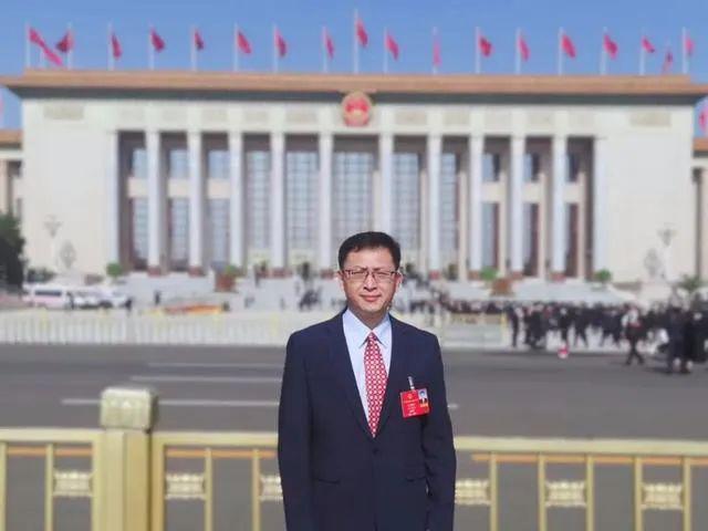 加快推動(dòng)新能源行業(yè) 與人工智能融合創(chuàng)新——訪全國(guó)人大代表、樂(lè)山太陽(yáng)能研究院院長(zhǎng)姜希猛