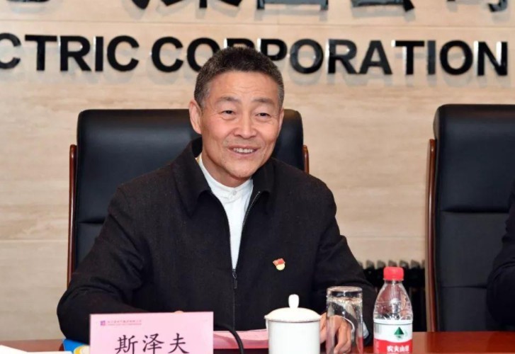發(fā)展新能源要與電力安全統(tǒng)籌兼顧——訪全國(guó)政協(xié)常委，哈爾濱電氣集團(tuán)有限公司黨委書記、董事長(zhǎng)斯?jié)煞? width=
