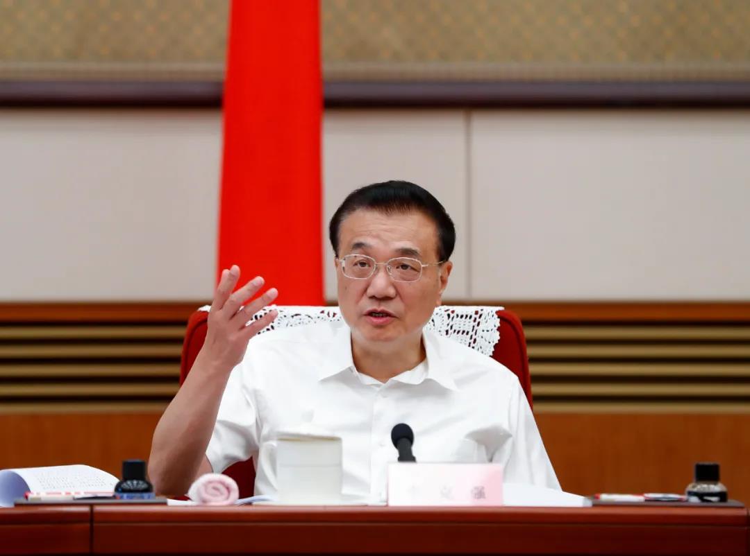 李克強(qiáng)：發(fā)揮西部風(fēng)、光、水電等優(yōu)勢(shì) 建大型清潔能源基地