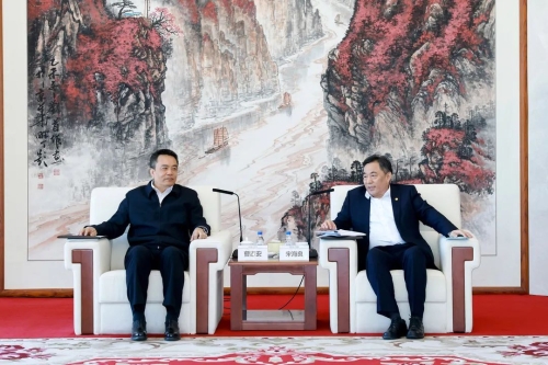 宋海良孫洪水與哈電集團(tuán)董事長(zhǎng)曹志安、總經(jīng)理吳偉章會(huì)談