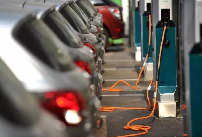 油價漲怕了，電動車主也笑不出