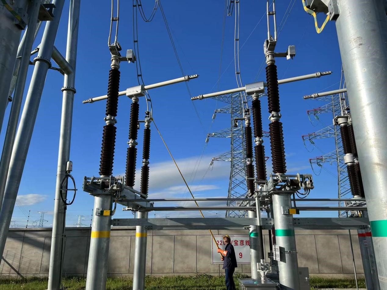 錫林郭勒超高壓供電公司圓滿完成塔寶I、II線間隔啟動工作