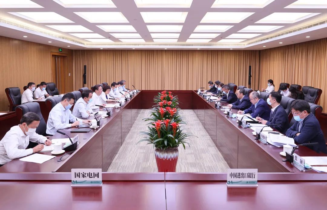 國家電網(wǎng)公司董事長、黨組書記辛保安與進出口銀行董事長吳富林會談