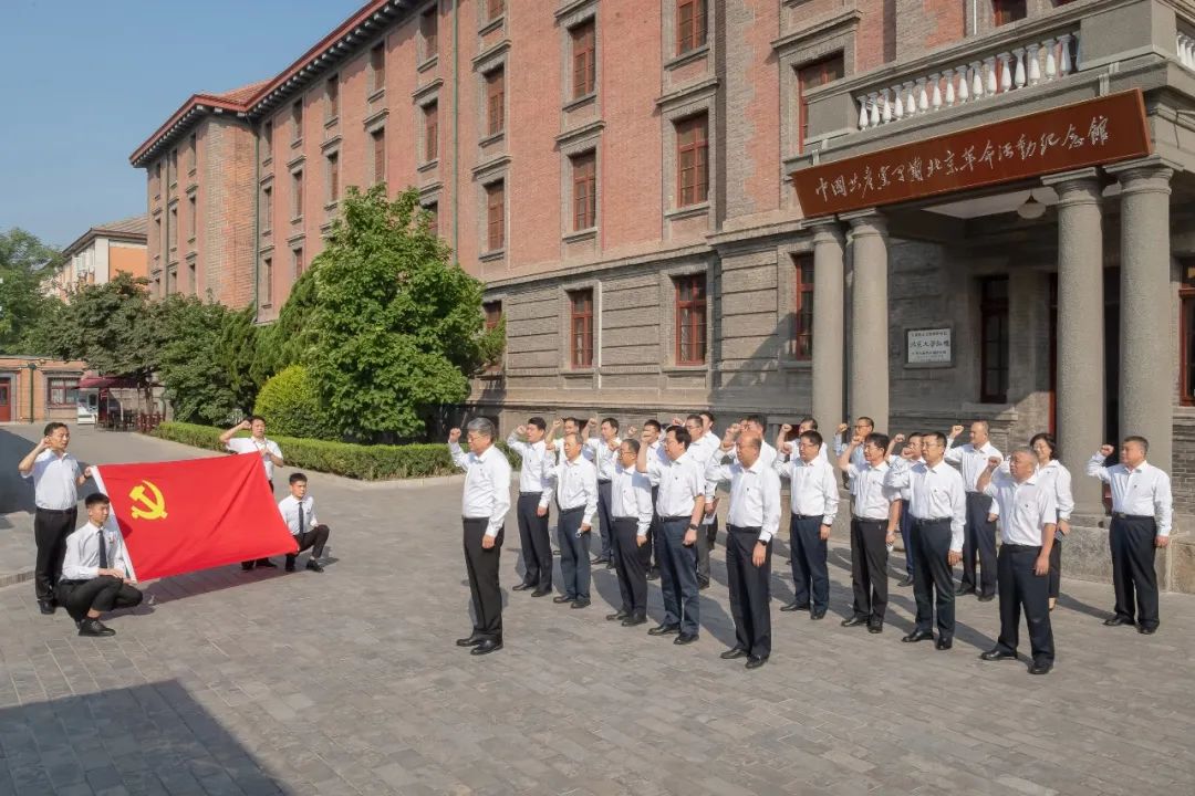 國家能源集團(tuán)黨組成員集體參觀學(xué)習(xí) “光輝偉業(yè)、紅色序章”主題展覽