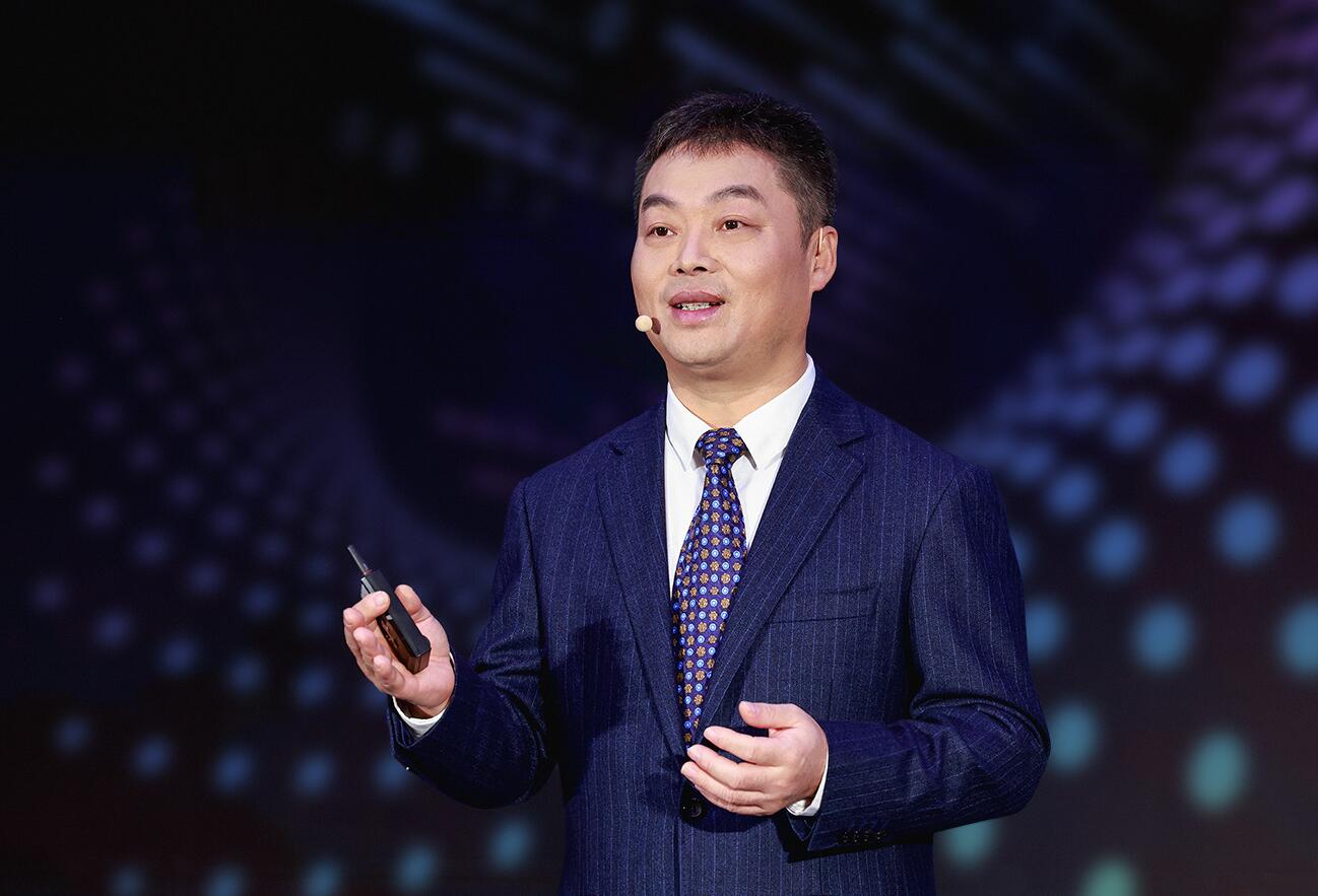 華為云CEO張平安：構(gòu)筑行業(yè)云底座，一切皆服務(wù)