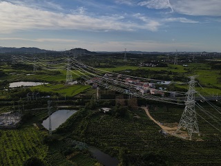 這項工程投產(chǎn)送電，將提高湖北省西電東送通道送電能力