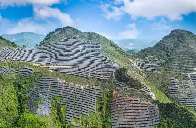 全國首例！吉電股份“大容量、高坡度”集中式山地光伏項(xiàng)目并網(wǎng)