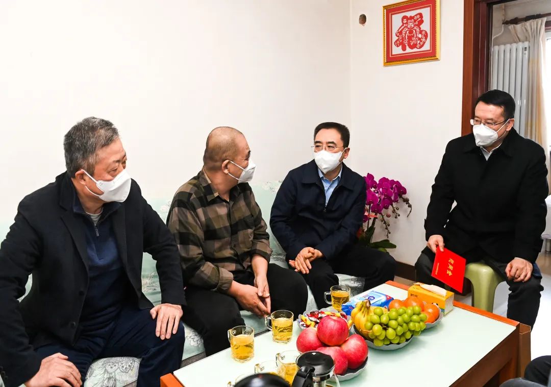 鄒磊、劉明勝走訪慰問退休老領(lǐng)導(dǎo)、勞模遺屬、困難黨員群眾