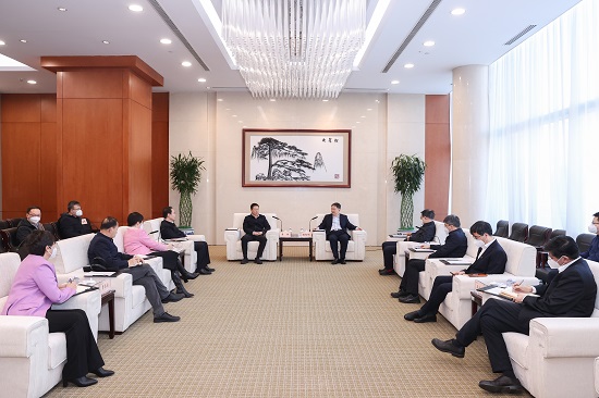 溫樞剛鄧建玲會見鄂爾多斯市委書記李理、市長杜匯良