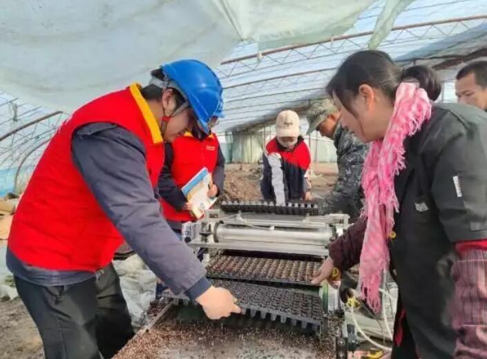 國網(wǎng)新疆電力公司貼心服務(wù)，為春耕春灌用電保駕護(hù)航