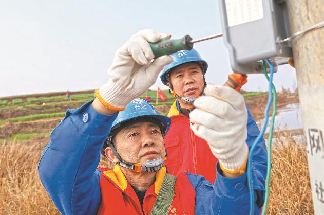 四川通江護(hù)航春灌用電，60支服務(wù)隊(duì)奔走田間