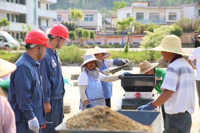 貴州貞豐機(jī)械化育秧抓農(nóng)時 電力“三?！敝焊? width=