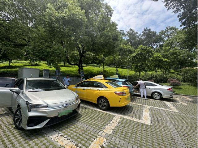 調(diào)查丨多地充電樁電價(jià)漲幅20%以上，分時(shí)電價(jià)與行業(yè)競(jìng)爭(zhēng)多方博弈