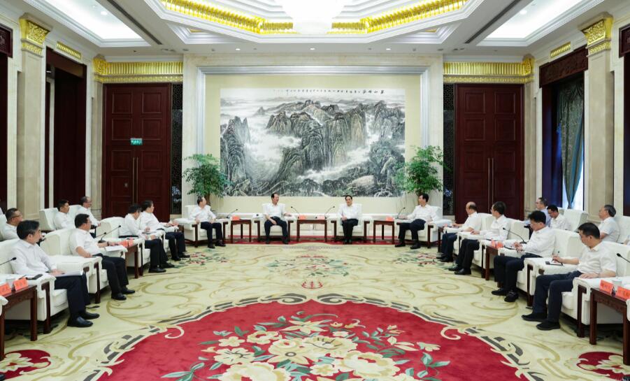 中國(guó)電建黨委書記、董事長(zhǎng)丁焰章拜會(huì)貴州省委書記徐麟、省長(zhǎng)李炳軍