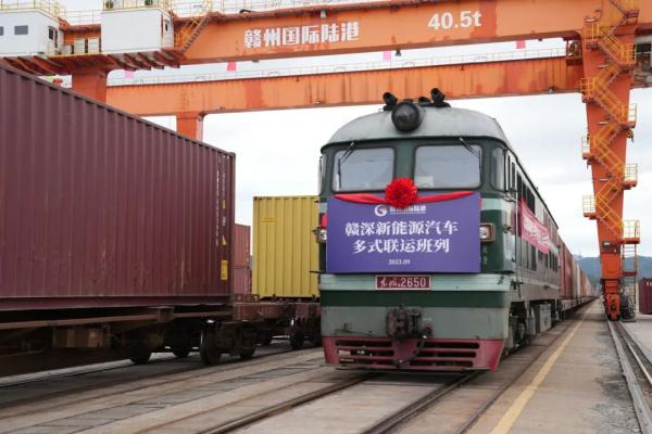 國(guó)產(chǎn)新能源汽車，坐火車“出?！?