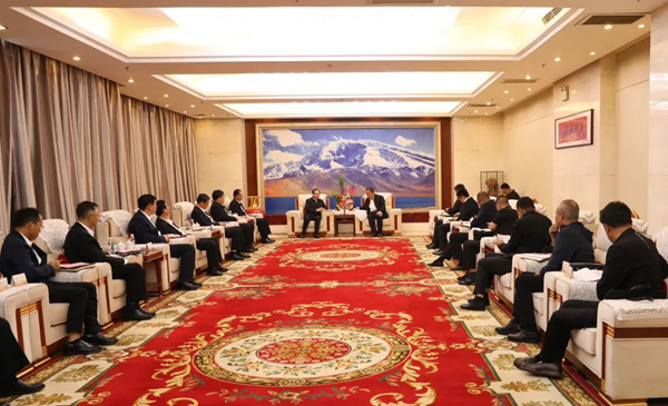 華電集團(tuán)黨組書記、董事長江毅與喀什地委副書記、行署專員艾尼瓦爾·吐爾遜舉行會談