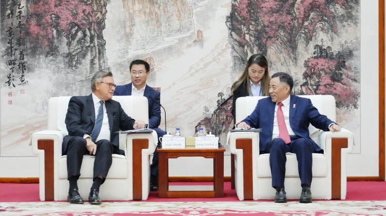 中國能建黨委書記、董事長宋海良與渣打集團主席韋浩思會談