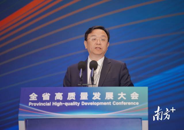 王傳福：新能源汽車發(fā)展只會(huì)快跑，不給喘口氣機(jī)會(huì)