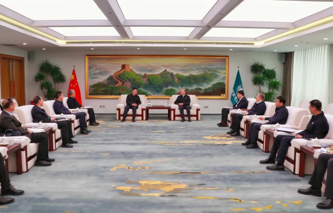 劉明勝、栗寶卿與國(guó)家電網(wǎng)董事長(zhǎng)辛保安、總經(jīng)理張智剛會(huì)談