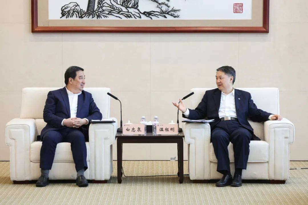 中國(guó)電氣裝備董事長(zhǎng)白忠泉、總經(jīng)理周群拜訪中國(guó)華能董事長(zhǎng)溫樞剛