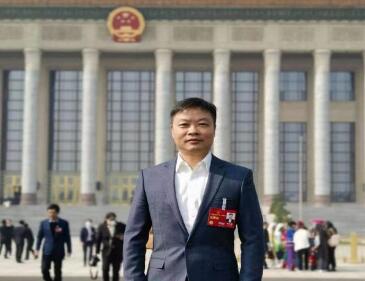 【兩會(huì)好聲音】全國(guó)人大代表、小鵬汽車(chē)董事長(zhǎng)何小鵬：探索限定場(chǎng)景無(wú)人駕駛法規(guī)，助力車(chē)網(wǎng)融合和低空經(jīng)濟(jì)騰飛