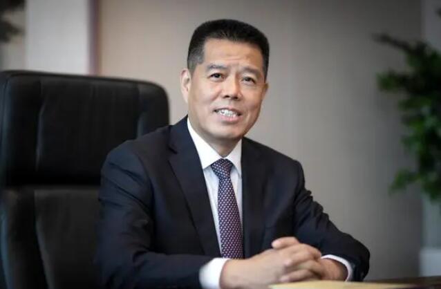 加快推動(dòng)傳統(tǒng)煤炭企業(yè)向新能源企業(yè)轉(zhuǎn)型發(fā)展——訪全國人大代表，山東能源集團(tuán)黨委書記、董事長 李偉