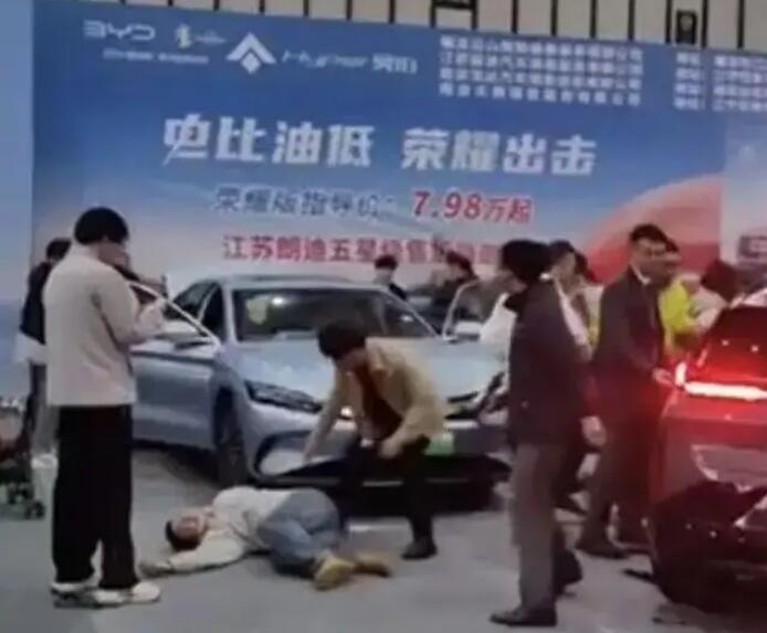 突然啟動!參展車撞傷5人，車企最新回應