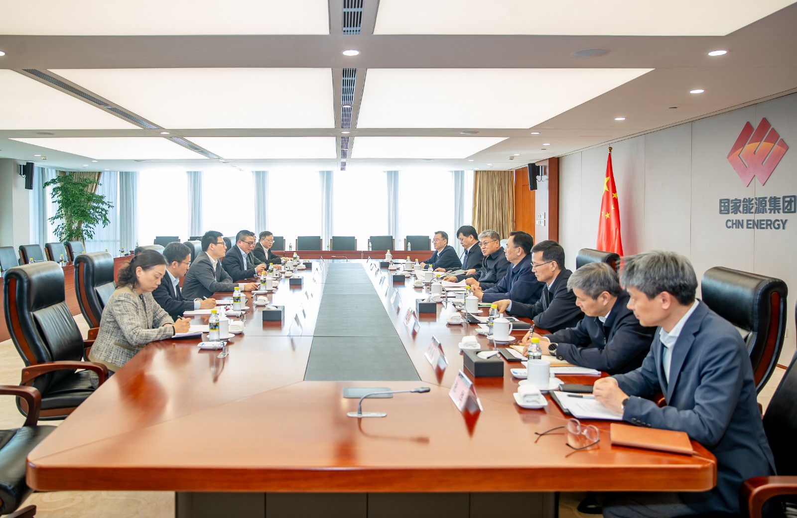 國家能源集團黨組書記、董事長劉國躍會見上海電氣集團黨委書記、董事長吳磊