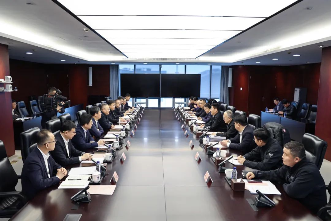 華電集團(tuán)黨組副書記、總經(jīng)理葉向東與北京市副市長(zhǎng)高朋舉行會(huì)談
