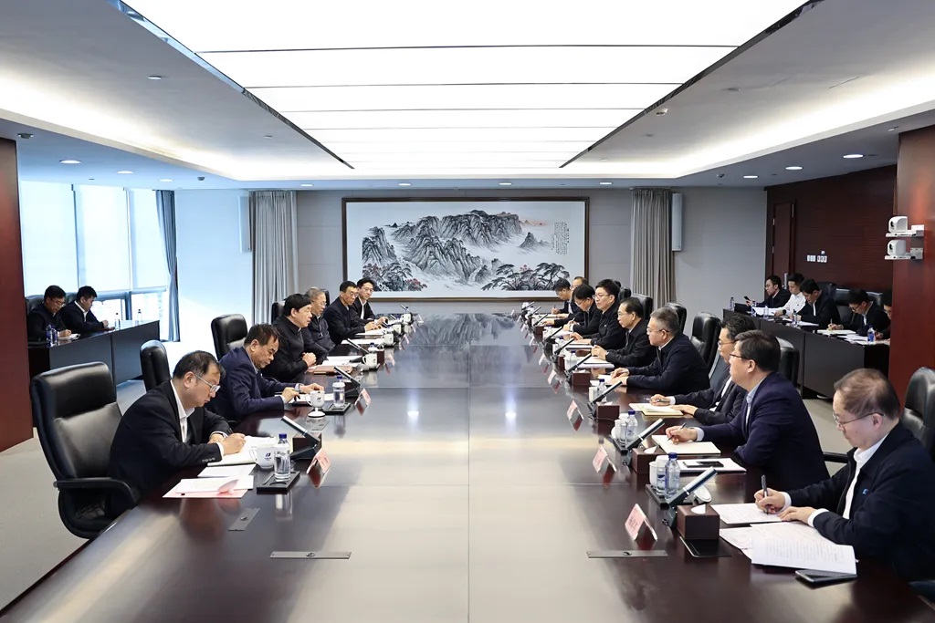 華電集團(tuán)董事長江毅、總經(jīng)理葉向東與國家電網(wǎng)董事長、黨組書記張智剛會(huì)談