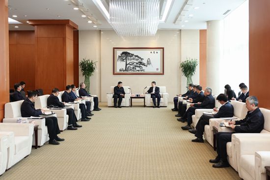 華能集團(tuán)董事長溫樞剛、總經(jīng)理鄧建玲會(huì)見國家電網(wǎng)董事長張智剛