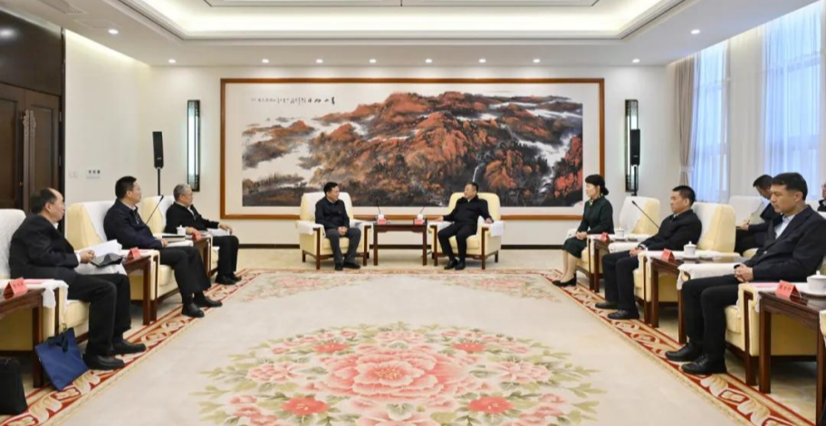 國家電投董事長劉明勝、總經(jīng)理栗寶卿拜會內(nèi)蒙古自治區(qū)黨委書記孫紹騁、自治區(qū)主席王莉霞