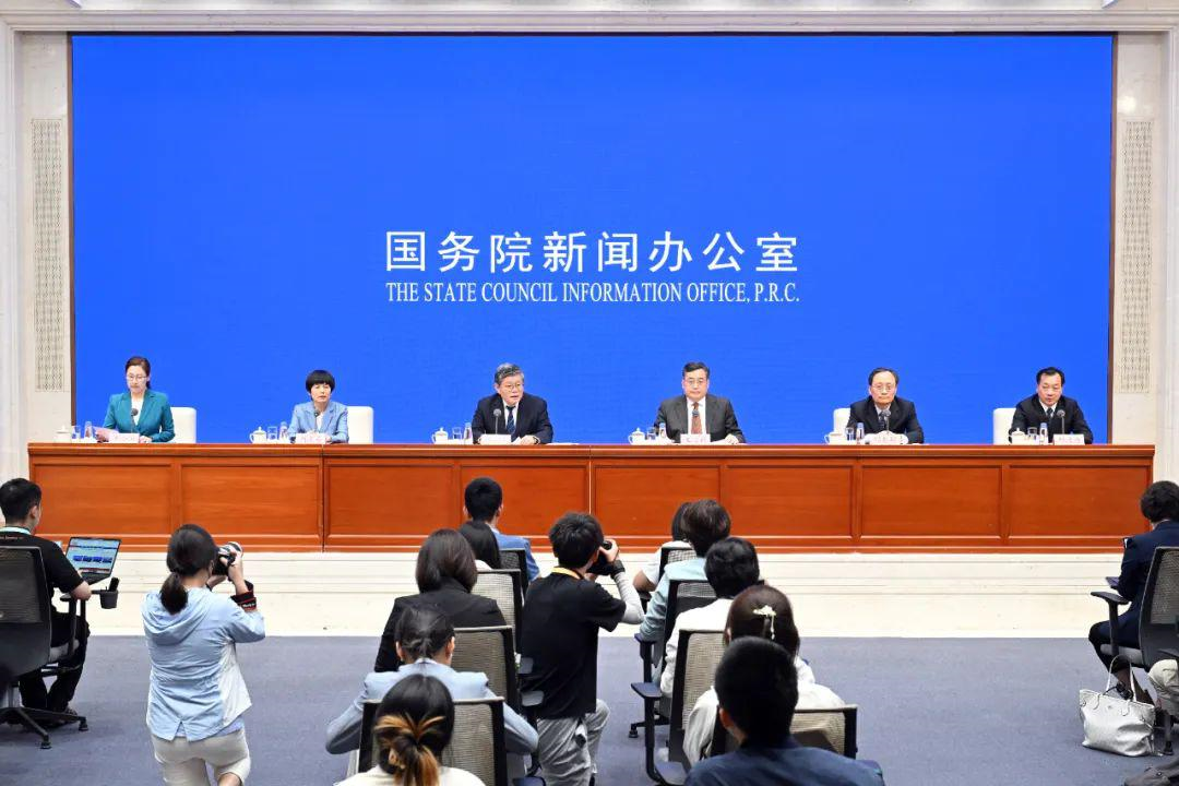 國家發(fā)展改革委負責同志出席國新辦舉行的國務院政策例行吹風會 介紹《生態(tài)保護補償條例》有關(guān)情況并答記者問