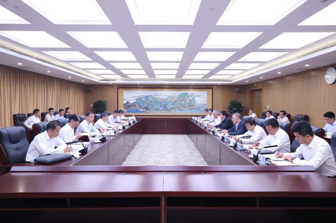 國家能源局黨組書記、局長章建華赴國家電網(wǎng)公司調(diào)研迎峰度夏電力保供工作