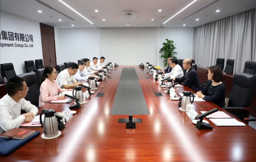 中國電氣裝備黨委副書記、總經(jīng)理周群會見上海市經(jīng)信委副主任湯文侃