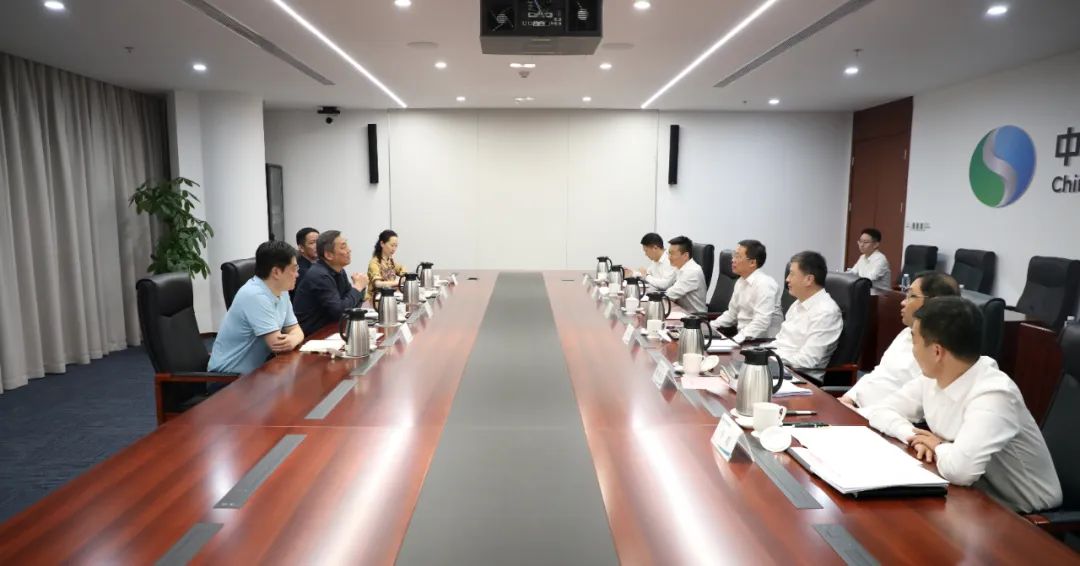 中國電氣裝備李洪鳳董事長、周群總經(jīng)理會見上