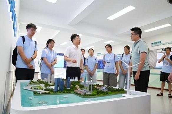 科技領(lǐng)航，由校到企——“重走初心之路”實(shí)踐團(tuán)
