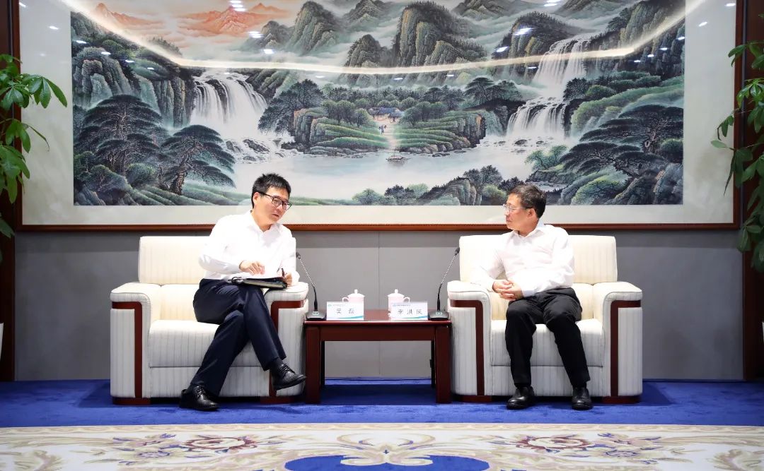 中國電氣裝備黨委書記、董事長李洪鳳會見上海電氣集團(tuán)黨委書記、董事長吳磊