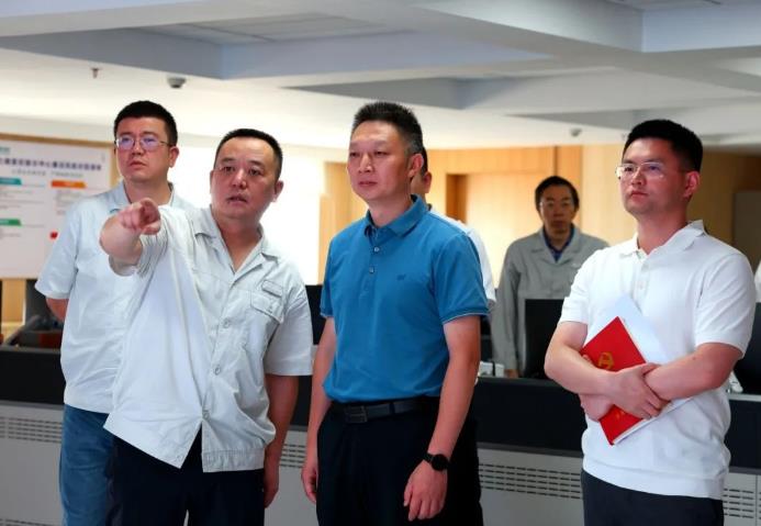 崇州市委副書記、市長饒程赴國網(wǎng)崇州供電公司調(diào)研高溫電力保供工作
